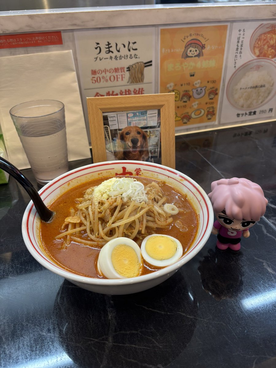 cocomatus1155's tweet photo. 姉夫婦と
蒙古タンメン中本甲府店に、
行って来ました🚗³₃
味噌卵麺🥚🍜
粉チーズトッピング
帰りは、信玄ソフト🍦 https://t.co/KmRr0ja6EN