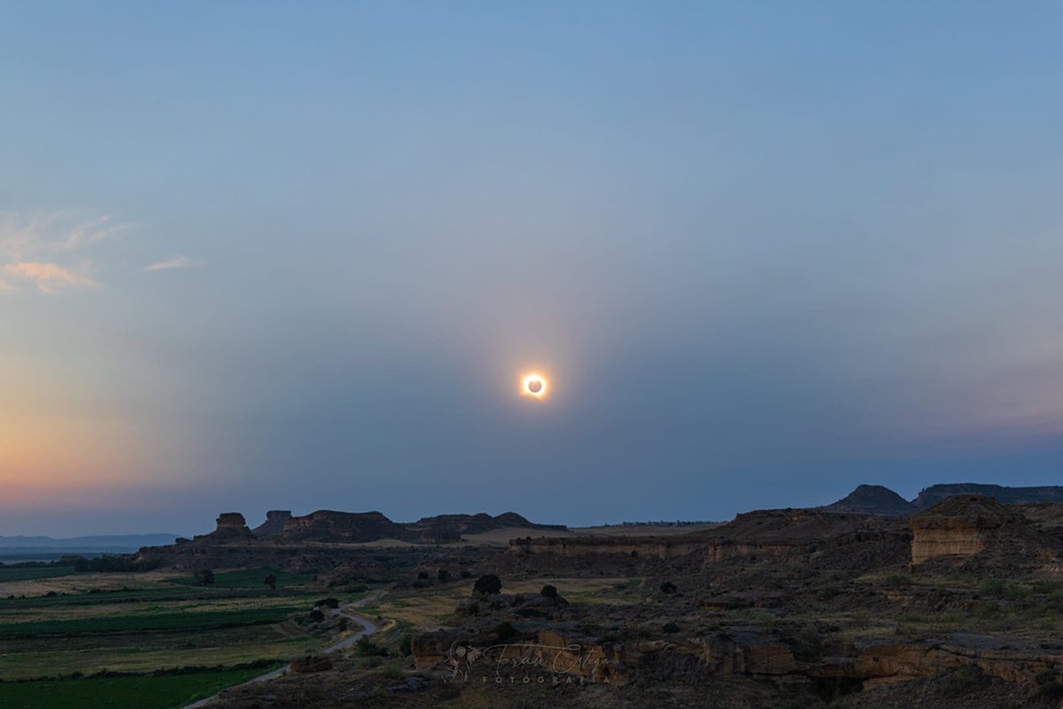 martaag30's tweet photo. Qué maravilla fue contemplar el eclipse🧡🌖🌗🌑🌔 https://t.co/hh9ssCEUrx