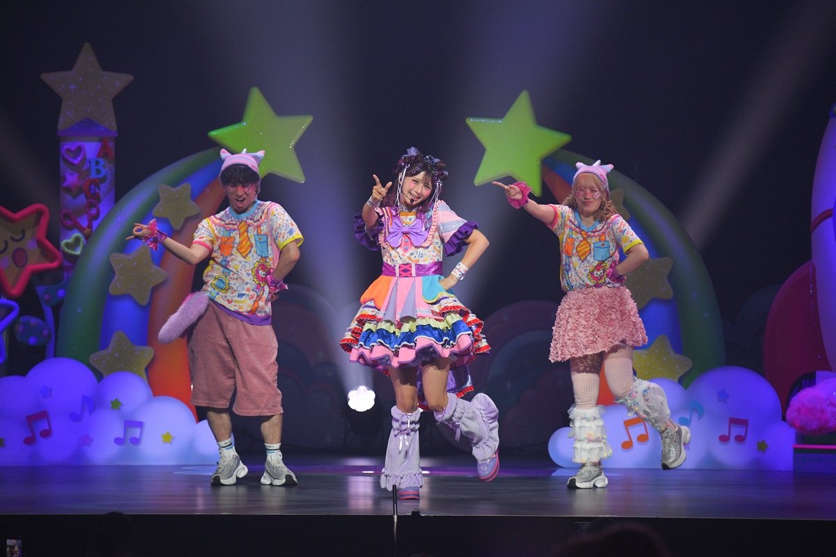 encountofficial's tweet photo. 【#ENCOUNT REPORT】

テレ朝キッズ番組が初イベント開催🍭🍬🍫

チケットは即完…竹下☆ぱらだいす、しなこ、MADAMADAが7500人を沸かす

👇⭐️イベントの様子は⭐️👇
https://t.co/wkDN30kYyW

#MADAMADA #竹ぱら #トビダスクール #トビスク ＠tobisuku_ex https://t.co/x8yyz60nLj