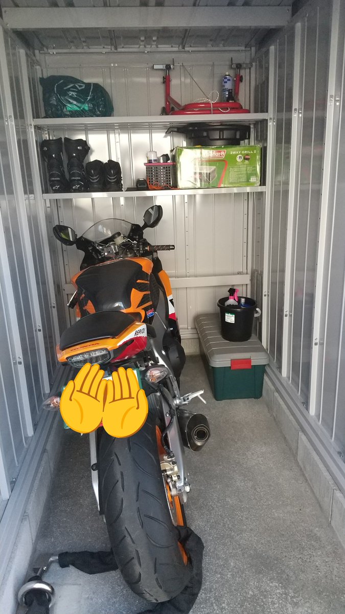 cbr_sc59's tweet photo. @YUTA_86zn6 イナバのバイク保管庫ですが、夏場に45℃位にはなります。因みに神奈川県です。 https://t.co/n4K9UbtSjP