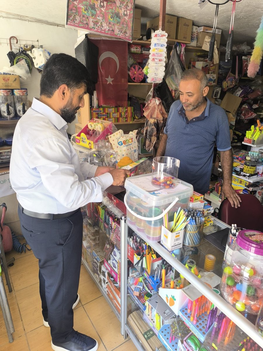 temurmuratt's tweet photo. Feke ilçemizde bulunan esnaflarımızı ziyaret ettik. İlçemizin yerel sıkıntılarını dinledik. İlçemizin sahipsiz bırakıldığını,
gençliğin gelecek kaygısı yaşadıklarını,uyuşturucu bataklığına düştüklerini söylediler. #Rabb'im kendilerinden râzı olsun.
#HÜDAPAR https://t.co/dEOO0o4FZg
