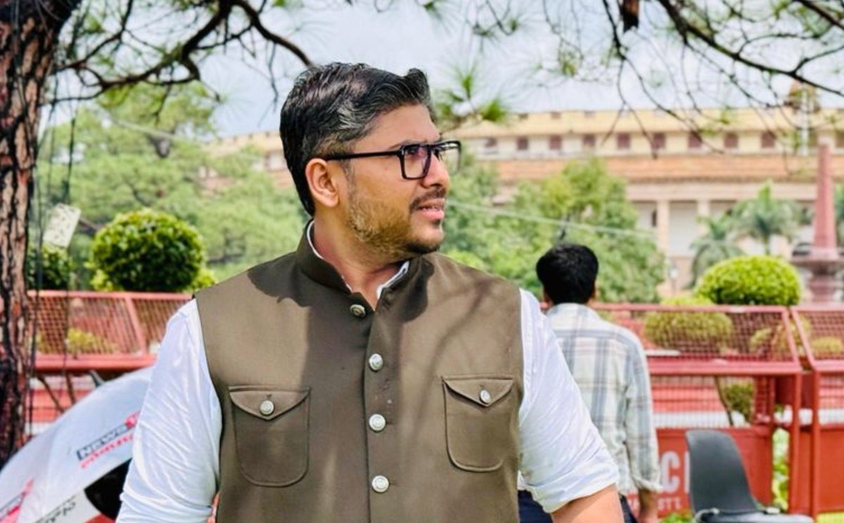 VoiceOfBrahmins's tweet photo. पत्रकार .@roypranesh जी का धन्यवाद!

जातिगत आरक्षण पर खुलकर चर्चा होनी चाहिए।
आप जैसे पत्रकार ही समाज के असली योद्धा हैं 💪 https://t.co/pIPPe1dQLA