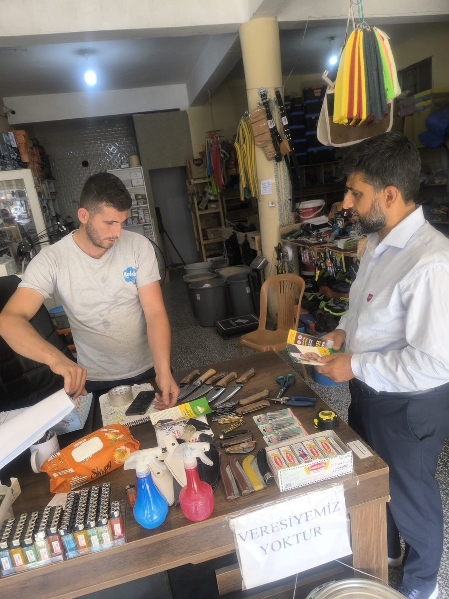 temurmuratt's tweet photo. Feke ilçemizde bulunan esnaflarımızı ziyaret ettik. İlçemizin yerel sıkıntılarını dinledik. İlçemizin sahipsiz bırakıldığını,
gençliğin gelecek kaygısı yaşadıklarını,uyuşturucu bataklığına düştüklerini söylediler. #Rabb'im kendilerinden râzı olsun.
#HÜDAPAR https://t.co/dEOO0o4FZg