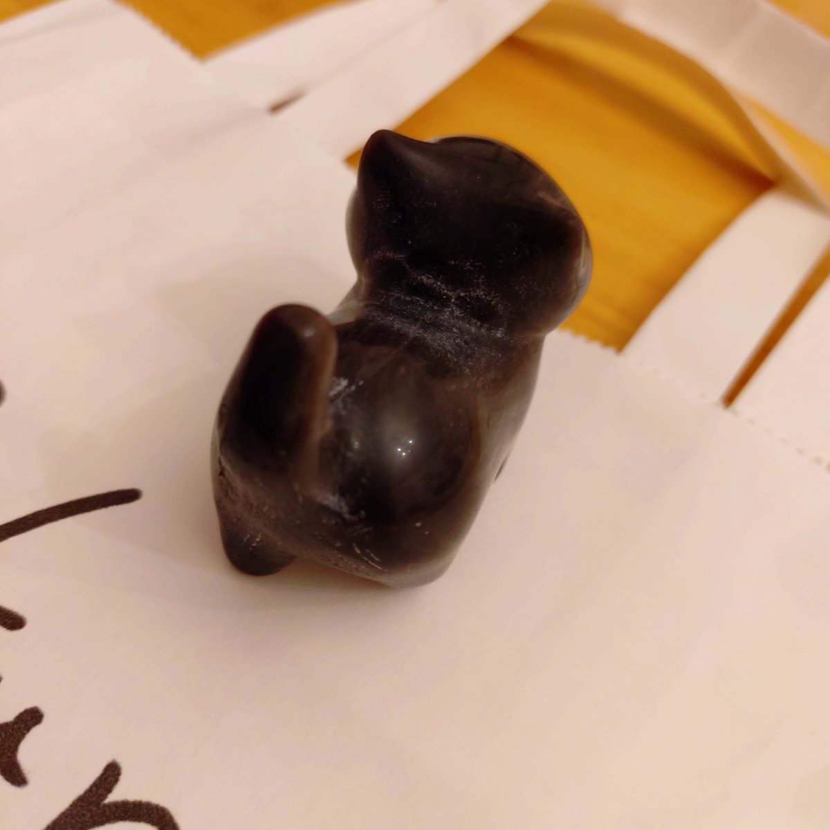NNyaruta's tweet photo. パワーストーン屋fukuru
はちゃめちゃにかわいいオブディシアンの猫ちゃん頂いたんだけのなにこれ可愛すぎる！！！はわわ…！！
お尻のフォルムがっぷりちぃ…手足のポテポテ具合とか天才だし堂々たる佇まいよ！！！目眩 https://t.co/oc8Zbipv8d