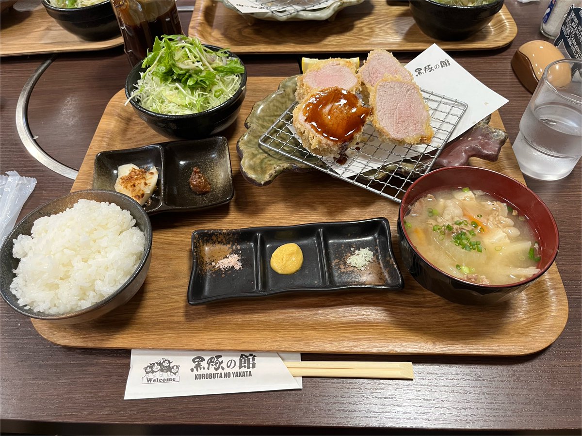 shiitake922's tweet photo. 霧島にあるトンカツ屋さんに親連れて行ってきた
ここはマジで美味いので超オススメ

#黒豚の館
#トンカツ https://t.co/BUT4npO5pC