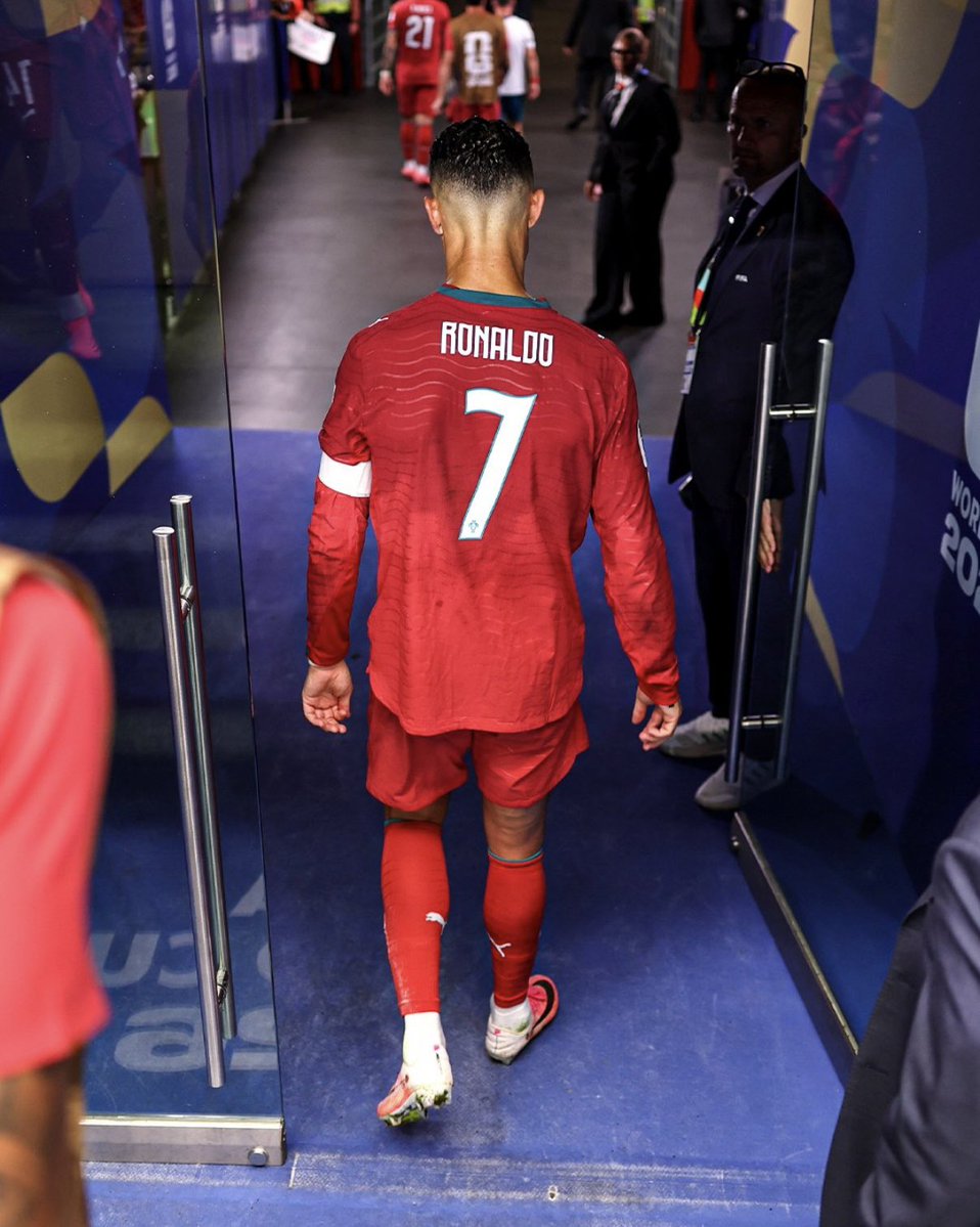 Interpreterr01's tweet photo. As good as De la Fuente is, and despite the multiple international trophies he has won, they still won’t put him in the conversation for the greatest coaches of all time even though he’s has won the World Cup.

The reason is simple: you can’t define an entire career by a 6–7 game tournament. A World Cup can elevate his legacy, but it shouldn’t define it. 
Ronaldo is still the GOAT