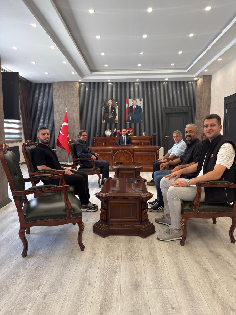 sedat_dursunn's tweet photo. Türk Sağlık Sen Şube Başkanımız Sn Sadık Anşin ve Türk Büro Sen Şube Başkanımız Sn Salim Yatağan ile beraber Yedisu Kaymakamı  Sn Emrah Özbek'e hayırlı olsun ziyaretinde bulunduk. Nazik kabulleri için Sn Kaymakam beye teşekkür eder çalışmalarında başarılar dileriz 🌺 https://t.co/V6ZTQD6b54