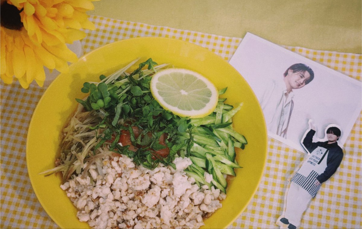 KTNJN_7's tweet photo. レモンが大好きなので澤田シェフの「レモン冷やしうどん」に挑戦した！
さわやかなのにわんぱくで、閑也くんの言う通り食欲そそる、元気が出るうどんだったー！美味しい🍋✨
閑也くんも栄養たくさんとって回復してね🙏🏻
#リモートシェフ再現部 
#リモートシェフ
https://t.co/hUv6bt8vSS https://t.co/jPp1iKV9y5