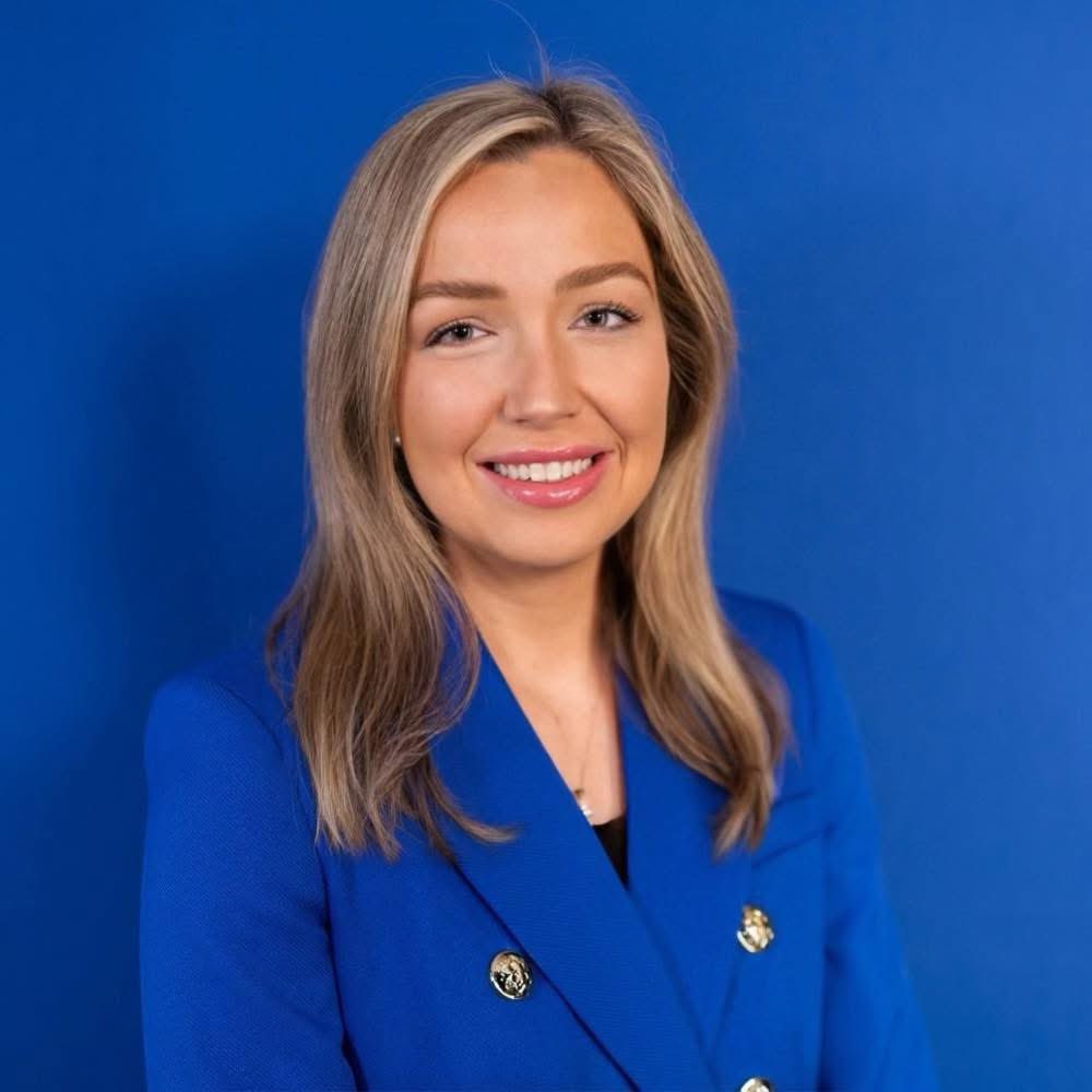 joanfromdc's tweet photo. IF YOU LIVE IN FL-14: Make sure you’re voting for MAGA patriot @BeaForCongress in the Republican primary on August 18!

Let’s elect Bea Valenti and flip FL-14 red! 🇺🇸 https://t.co/OSBbdRfjRA