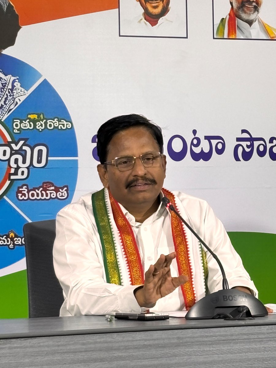 palamuru's tweet photo. సిఎల్పీ కార్యాలయం లో పాత్రికేయుల సమావేశంలో పాల్గొనడం జరిగింది #YennamSrinivasReddy #congressparty #telangana #hyd #Mahbubnagar https://t.co/XmOuvjN9Gl