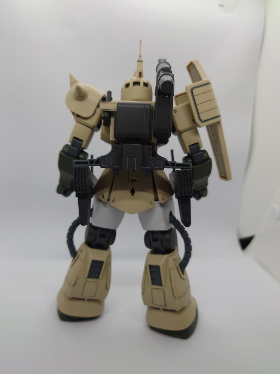 Revo_KEN's tweet photo. MG ザク・キャノン(ユニコーンカラー)完成！

墨入れとつや消し吹いて終了です
クリアレッドだけ塗りました
色分けがほぼ設定通りなので塗る所が無かったですね
一般販売分と違って赤が無いのでよりシブい印象です
可動はビッグガンを握るとポーズが取れません(笑)
素立ちでもカッコいい！
#ガンプラ https://t.co/BkV1fJmxT0