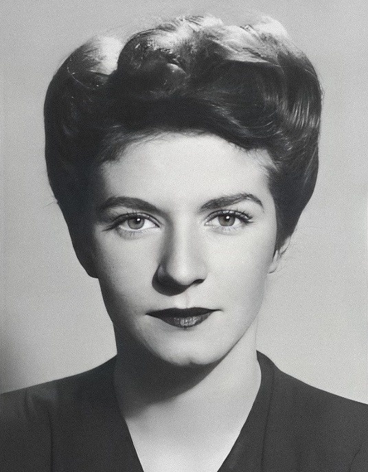 SOEhistory's tweet photo. π
Ύπ
½ ππ
·π
Έπ π
½π
Έπ
Άπ
·π
August 13/14, 1943: SOE agent Γliane Plewman left England in a RAF Halifax aircraft and parachuted into occuped France to work as a courier. #ΓlianePlewman #MonkNetwork #FSection #SOE #WW2 1/3
More information: https://t.co/tSUyMGoCDB https://t.co/jSkTrbsmvh
