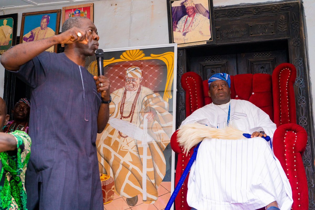 adekanmbi_bimbo's tweet photo. I paid a courtesy visit to the Aseyin of Iseyin, the League of Imams, Christian Association of Nigeria, Traditional worshippers, Community leaders and Stakeholders in Iseyin. https://t.co/EnFvols7Ae