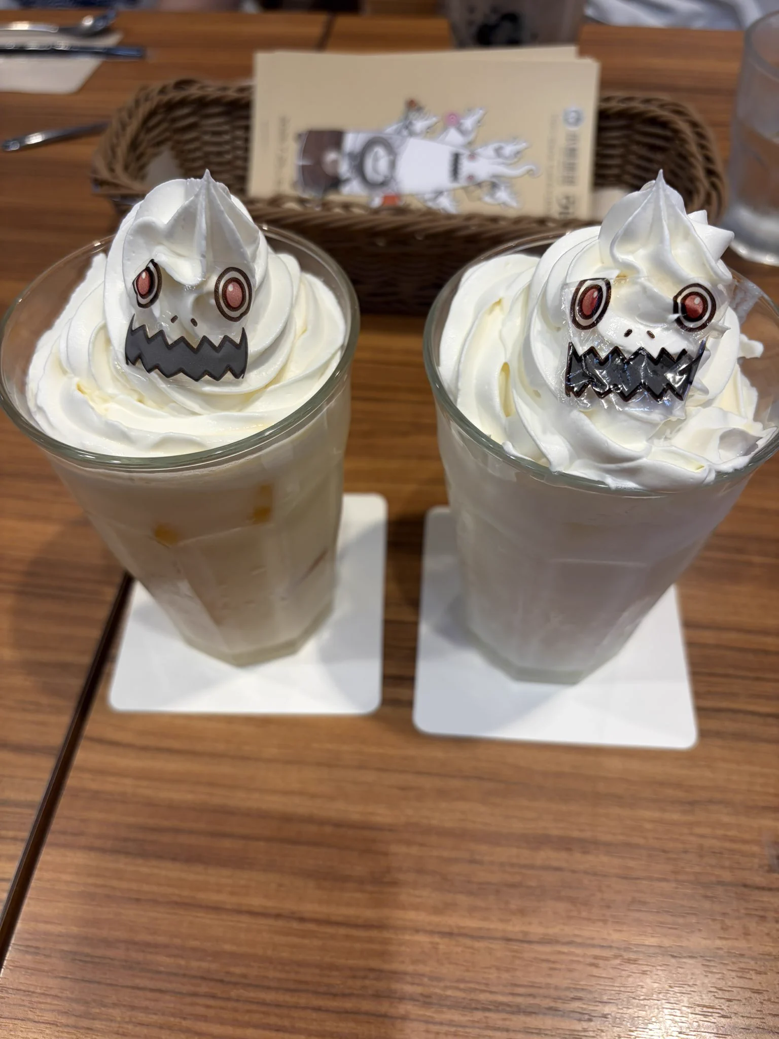 鳴潮　カフェコラボ　秧秧　穗穗　ポスター　コップホルダー　ヤンヤン　スイスイ ウドラ on X: 