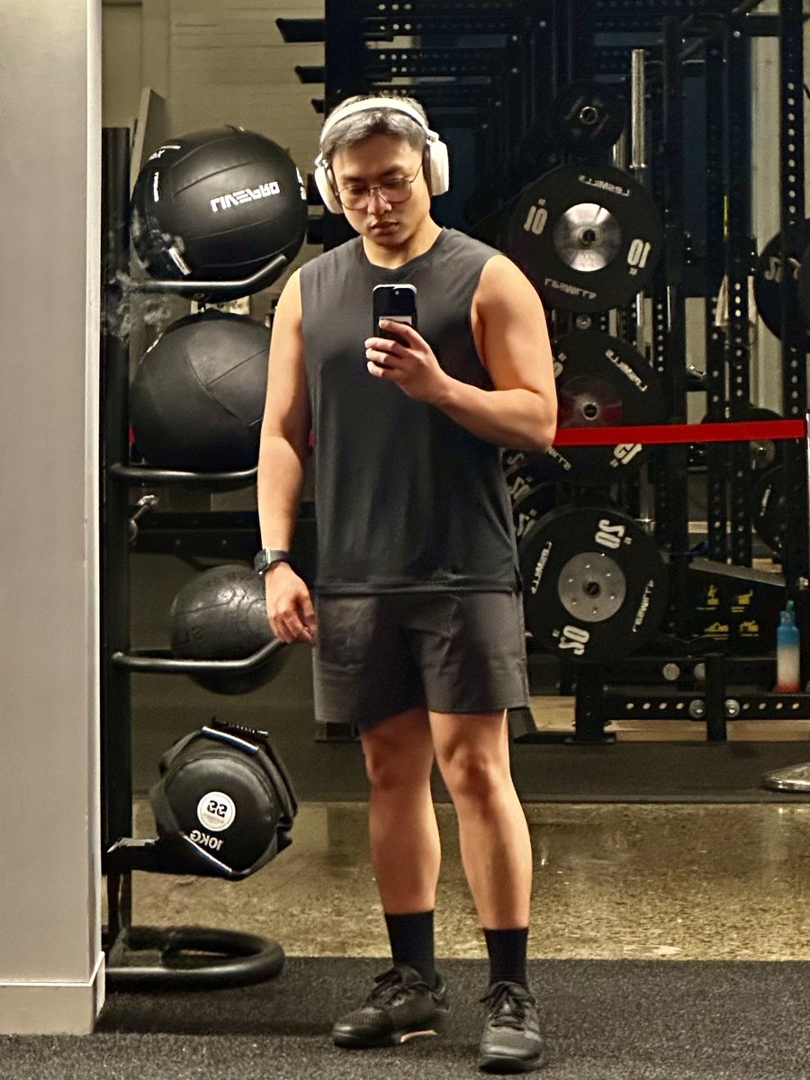 rielizations's tweet photo. Winter fat or gains? I dunno tbh. https://t.co/coiMtUWvot