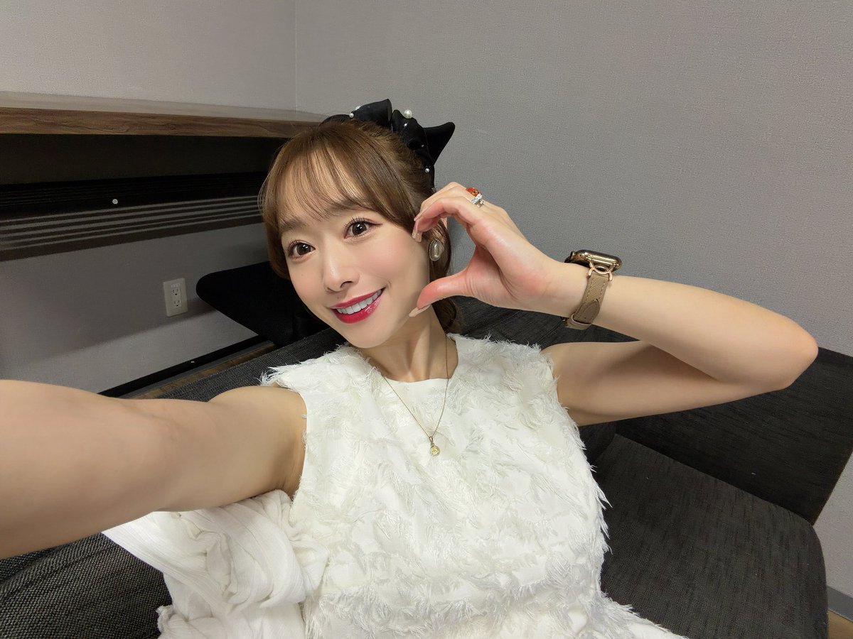 shiraishimarina's tweet photo. キクヤ一宮店さまにお越しくださった皆様
ありがとうございました❣️
たくさんの方とツーショット撮らせてもらったよ🥰

可愛い仕掛けたくさんあったね💖
フォトジェニックな遊び心が随所に溢れてました🥳

暑い中、外に並んで待っててくれて
ありがとうございます😭✨

きゃわゆすぎるKガールお姉さんとも写真撮ってもらっちゃった🙈🩷

@ichinomiya1380