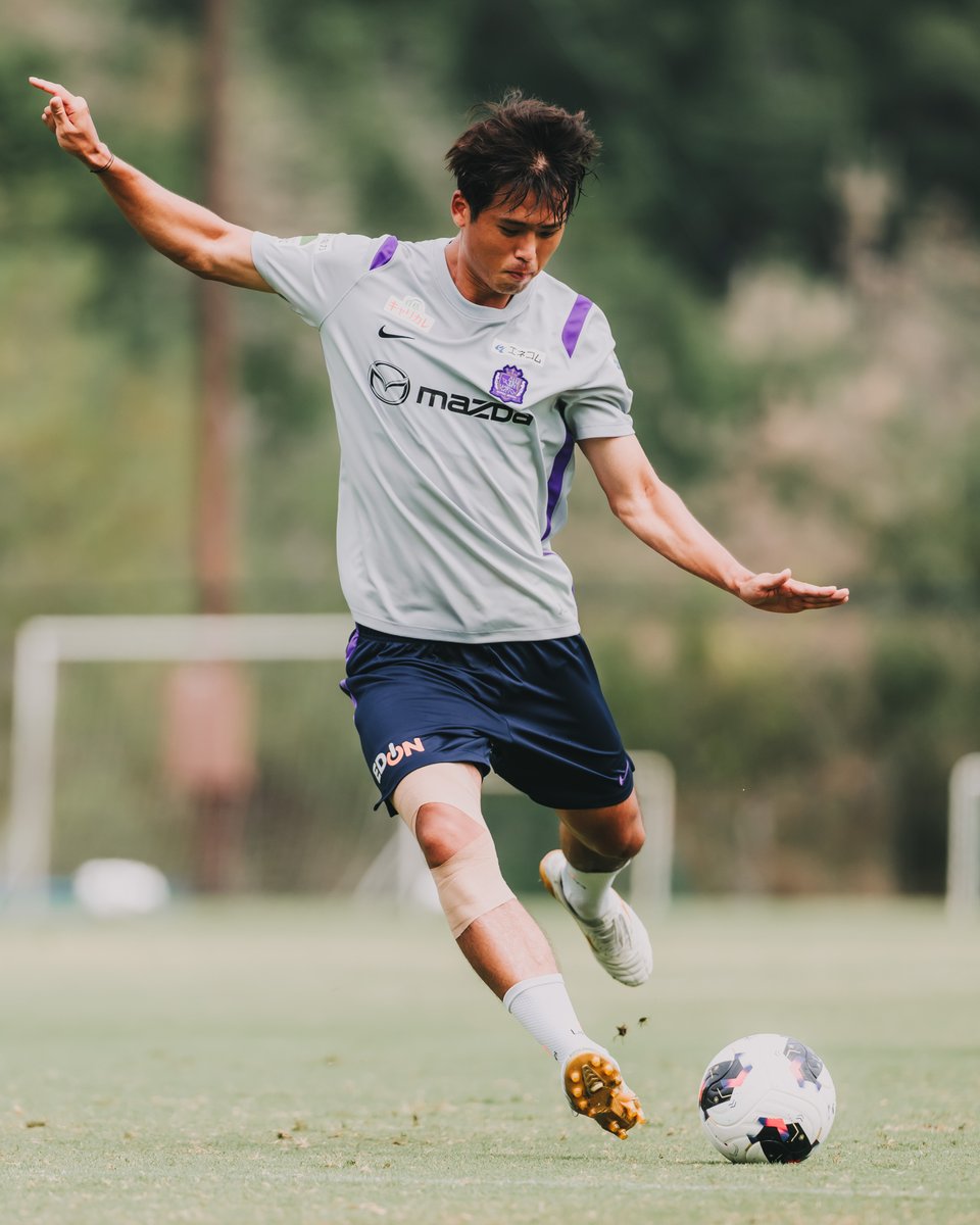 sanfrecce_SFC's tweet photo. 笑顔溢れるジュソン🇰🇷💜

今日の全体練習後、敬介・一生を相手に何度も強烈なシュートを放ち、この笑顔。
復帰に向けてコンディションを上げてきています🔥

#キムジュソン #김주성
#sanfrecce #ONEVIOLET https://t.co/5rVBcse7OX