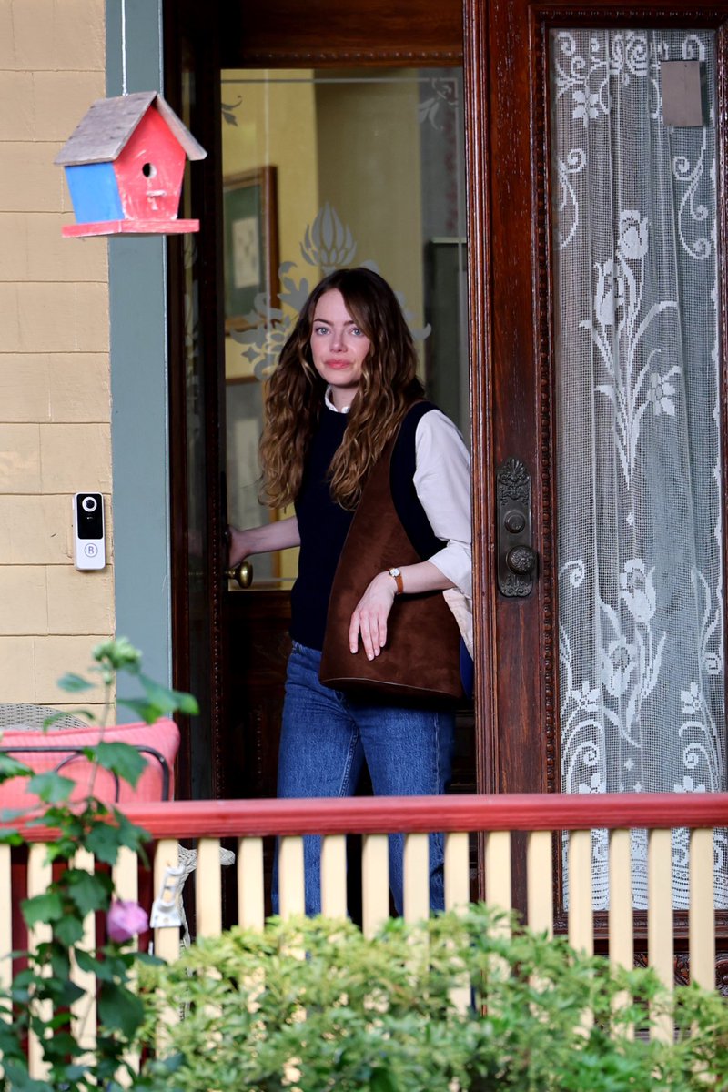 emmastonesite's tweet photo. NEW: My actress favorite Emma Stone was seen on the set of “The Catch” in Brooklyn New York City. 🥹♥️ https://t.co/OuFvNz6SRN