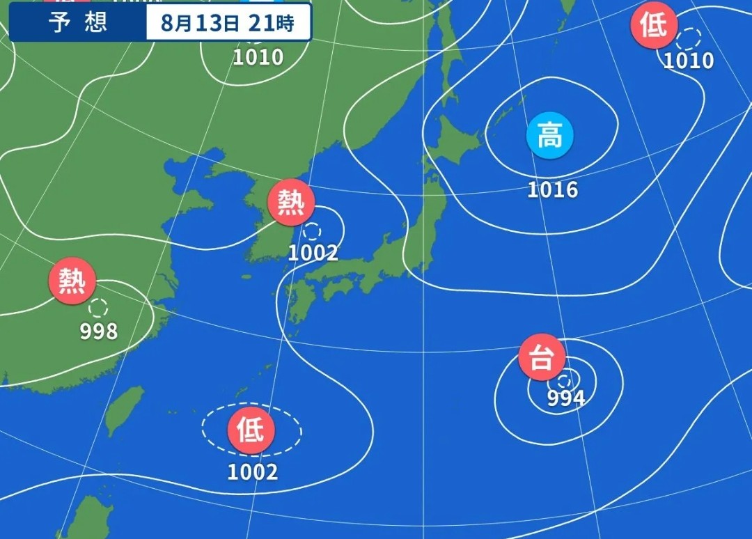 burakoji_think's tweet photo. さて、帰る。

予想天気図でも、まだまだ北側に大きな高気圧が東日本全体にかかっていて、当分の間は、そのすぐ南側の熱帯低気圧や台風との間に細かな前線が発生しやすく、風向きからも、太平洋で熱せされた蒸気が低気圧のヘリに雲を形成しどんどん流れ込むので、雨が降りやすくなる。

って感じだな。 https://t.co/KXNhebrnV6