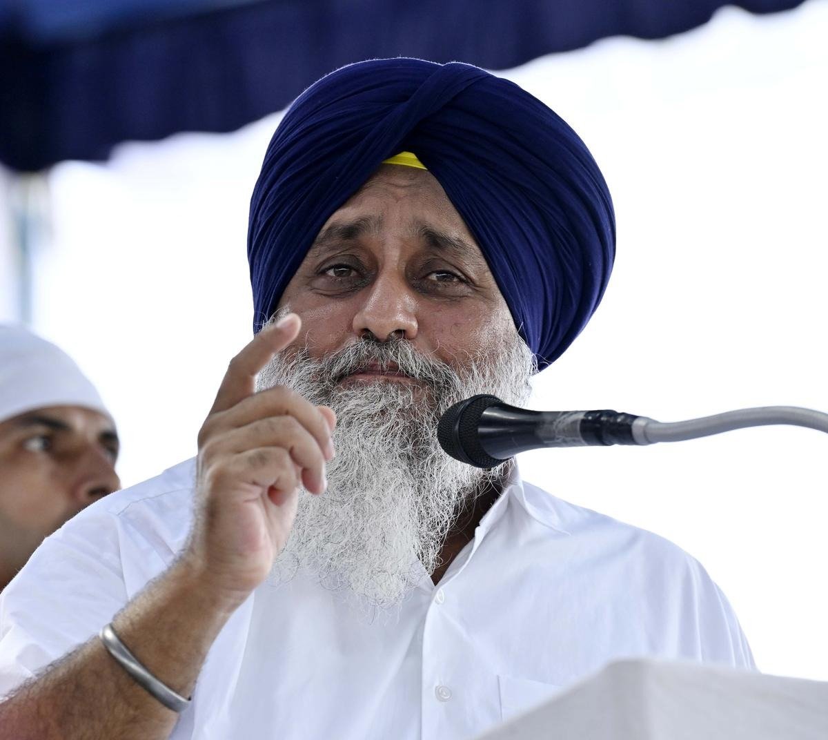 nabilajamal_'s tweet photo. #BREAKING

Sukhbir Singh Badal attacked in Nanded, security personnel also injured

Shiromani Akali Dal leader and former Punjab Deputy CM Sukhbir Singh Badal was attacked in Nanded by a Nihang Sikh, Maharashtra, police said

Badal has been taken to a private hospital for treatment. A member of his security detail was also injured in the incident

Further details on the attacker and Badal’s condition are awaited