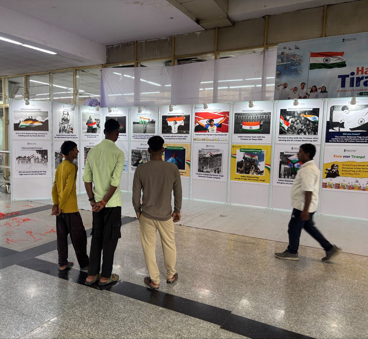 Dtidc_limited's tweet photo. Celebrating the spirit of our nation at the #TirangaExhibition at ISBTKashmereGate 
The exhibition is being visited by thousands of commuters and public from August 9-17, 2026
#HarGharTiranga2026 #DTIDC #VandeMataram150 #SelfiewithTiranga
@CMODelhi @MinOfCultureGoI @TptDeptDelhi https://t.co/F0x1ODd80a