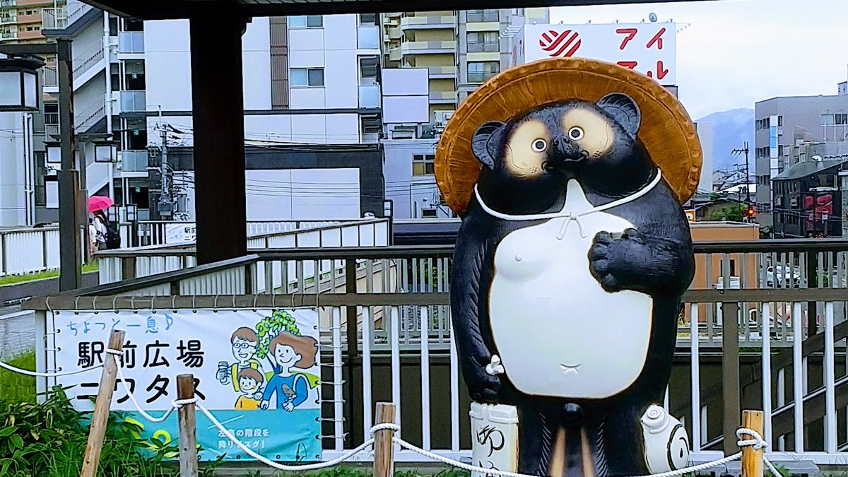 tanbaba44do's tweet photo. びわ湖大津、から草津駅周辺②の②、西側のエイスクエアに移動、左上ﾃﾞｨｵﾜｰﾙﾄﾞの玄関の夏のフォトスポット中に入って写真撮れる、2枚目ﾃﾞｨｵﾜｰﾙﾄﾞ観賞魚ｼｮｯﾌﾟ魚達、3枚目銅鉢植えｼｮｯﾌﾟの夏の元気な花サンバチェス、4枚目草津駅ﾃﾞｯｷのアイドル、周辺イナズマのぼり沢山 https://t.co/Wd9NJm2YkV