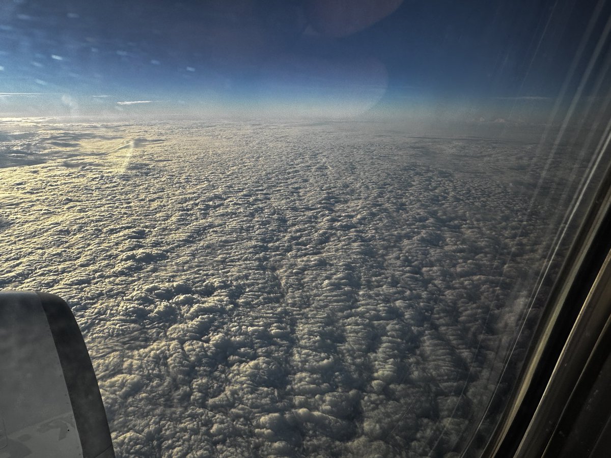 take_glasses_'s tweet photo. 3ヶ月振りの空の旅でした https://t.co/BtDV3fqObR