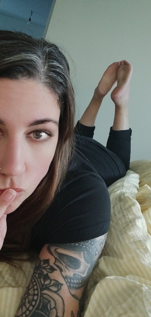 VanessaGat61784's tweet photo. Dein kleines Schwänzchen zittert doch schon. Worajf wartest du erlöse es und drücke ab deine Herrin ab.
#rt_findom #findom #findomdeutschland https://t.co/kw42JIcimk