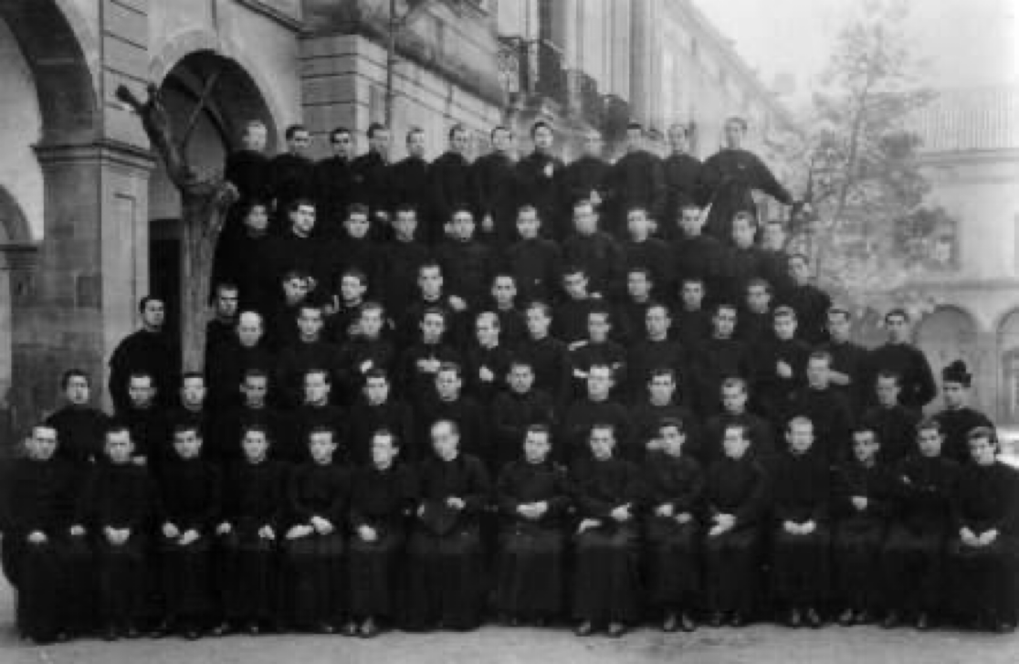 UniCatolicos_es's tweet photo. Hoy 13 de agosto es la fiesta de los Beatos Mártires de Barbastro: 51 sacerdotes, hermanos y novicios claretianos asesinados un día como hoy hace 90 años por militantes de la CNT, durante la Guerra Civil Española en 1936.

El 88% del clero de la diócesis de Barbastro fue martirizado, incluidos 39 seminaristas.

Hilo ⬇️