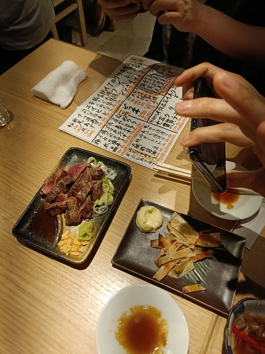 saranama's tweet photo. 酒。手で当ててください https://t.co/PJl7WX5Q9P