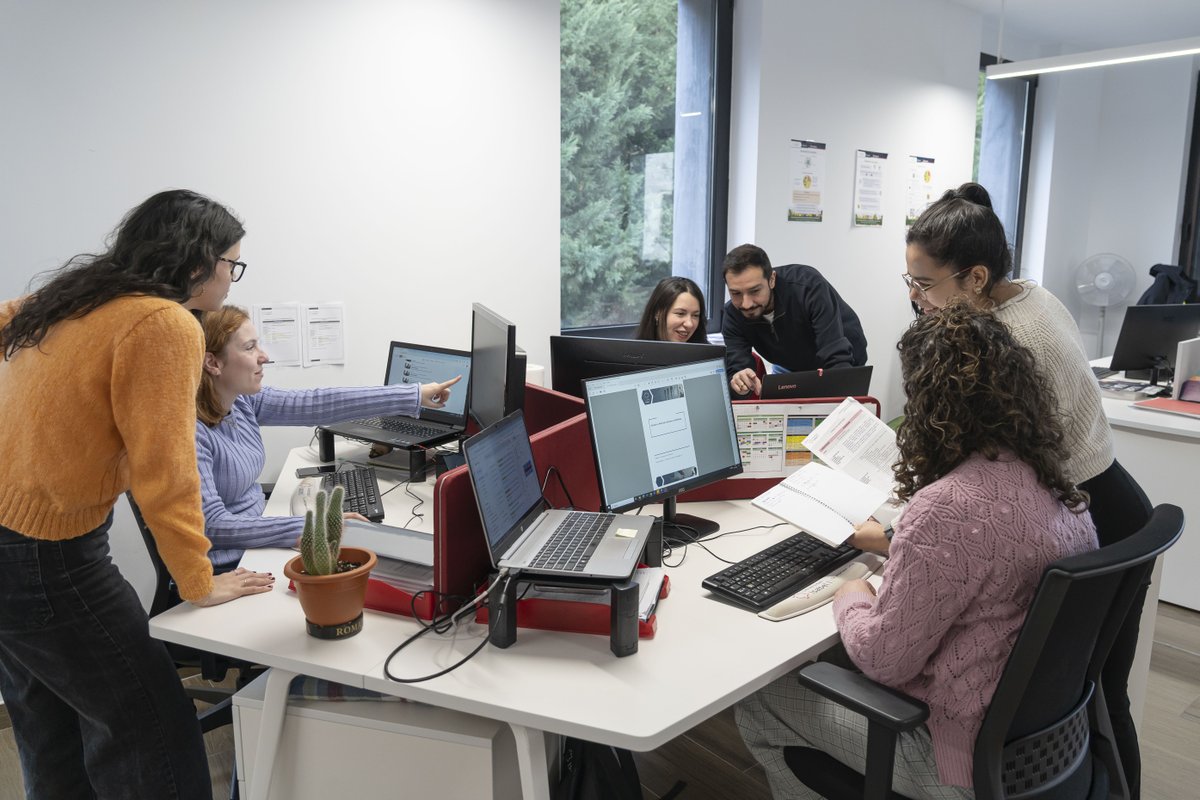 ui1Universidad's tweet photo. 🥗 La alimentación también es salud. Con el Grado en Nutrición Humana y Dietética semipresencial de la #Ui1 aprenderás a diseñar planes nutricionales basados en la evidencia y a trabajar con herramientas profesionales para impulsar tu futuro. 
👉 Más info: https://t.co/vv2q0TbUD7 https://t.co/iEqcAuPFy5