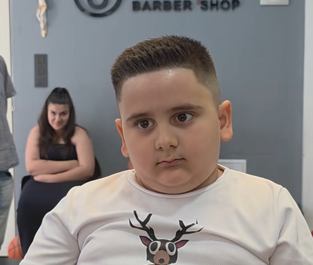 46scottie's tweet photo. This kid looks like los @LosPollosTV 

https://t.co/oxMG1bDnSD https://t.co/uNaSSXOn4s