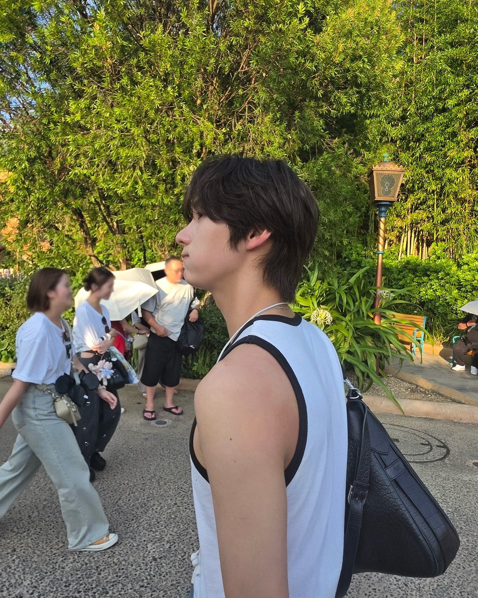 chuntorii's tweet photo. 영재 일본 갈때마다 춘귀자 사진 남기는게 ...... https://t.co/YZ6H0zdz3x