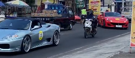 jokikan_tugas's tweet photo. @dittolongdit Ketimpangan ekonomi in one scene. Yang satu pake beat harga 19 jt an, yang satu lagi bawa sport car harga bisa ber miliaran. Yang satu beli beat 19 jt nyicil sampe nafas sesek, yang satu masih bisa beli sport car lainnya 😥 https://t.co/es8xqTi94B