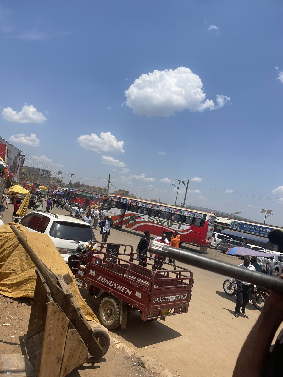 kutegyekaivan1's tweet photo. i went to the park to book a bus to Kampala & found a broker in his 50s, he told me transport was 40k, i gave him the money & he said, let’s go u get a receipt

we reached the guy with the book & mzee told him, this is my brother’s son, he is from the burial of his friend in Ibanda, let’s help him he pay 15k & mzee pocketed ka 25k

as i was entering the bus, mzee told me, tuka bulungi mutabani 😁😁😁🙌🏿