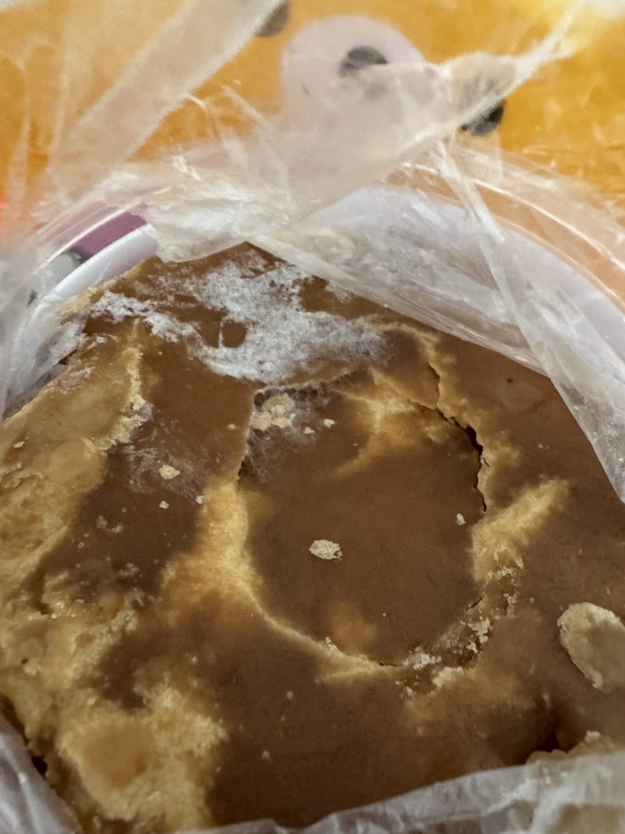 1PawanGa's tweet photo. @FDA_MAHARASHTRA @CMOMaharashtra @TataCompanies I ordered Jaggery yesterday and returned as it was stale. I ordered again today and No surprise that @bigbasket_com sent back the same jaggery packet with broken seal, same batch, same stale fungus pattern. Food Quality Recycled https://t.co/0a10hsAx9I