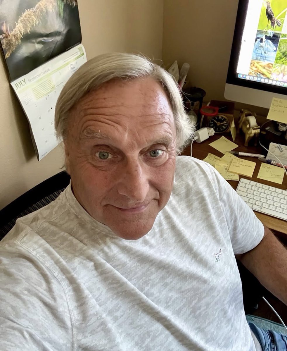 john_caleb_b's tweet photo. Hello 😍 😘 What do feel about having a sugar daddy take care of you, show you 💕. I am a sugar daddy 41 looking for a sugar baby most especially to pay off his bill or loan. 
DM is open

#SUGARDADDY #sugardaddylegit #realsugardaddy https://t.co/Rsdb4JuUOC