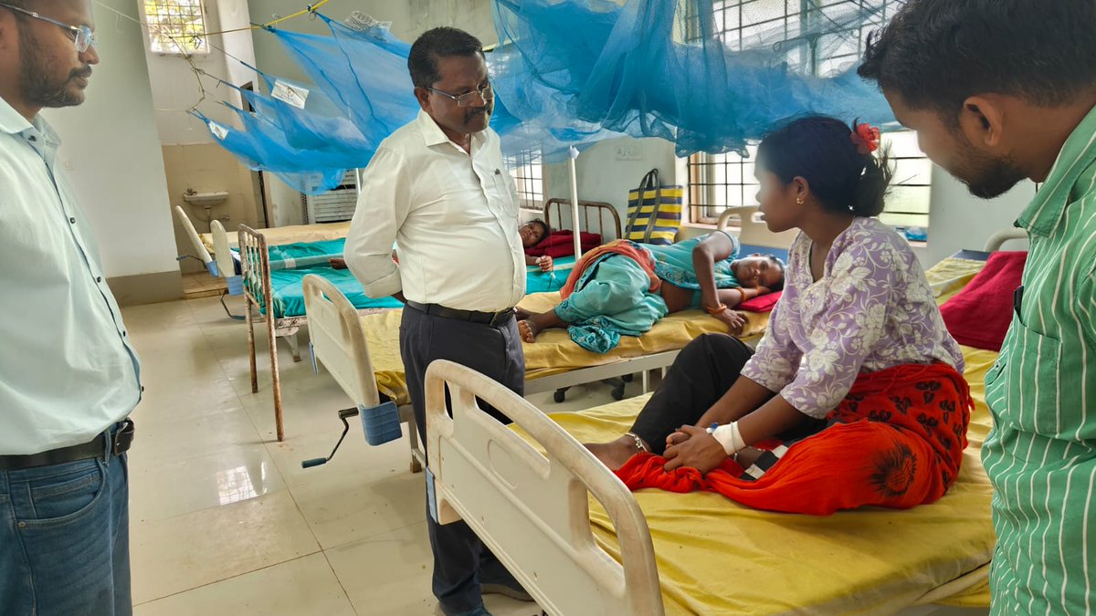 BijapurHealth's tweet photo. दिनांक 11/08/2026 को CMHO द्वारा PHC फरसेगढ़ का निरीक्षण किया गया। तत्पश्चात SHC सागमेटा अंतर्गत ग्राम कोपेनजरी में मैदानी भ्रमण (Field Visit) कर स्वास्थ्य सेवाओं की जमीनी स्थिति का जायजा लिया गया।
@DistrictBijapur @MoHFW_INDIA @HealthCgGov @DPRChhattisgarh https://t.co/zZIaT96ojd