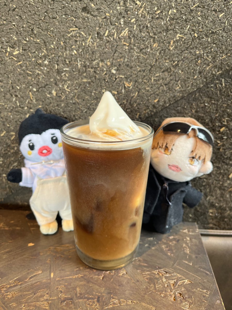 nC5KuD33Sa10731's tweet photo. トモヤとポモヤのコーヒーフロートショット！
#NEXZ #TOMOYA https://t.co/vyVbzju4JE