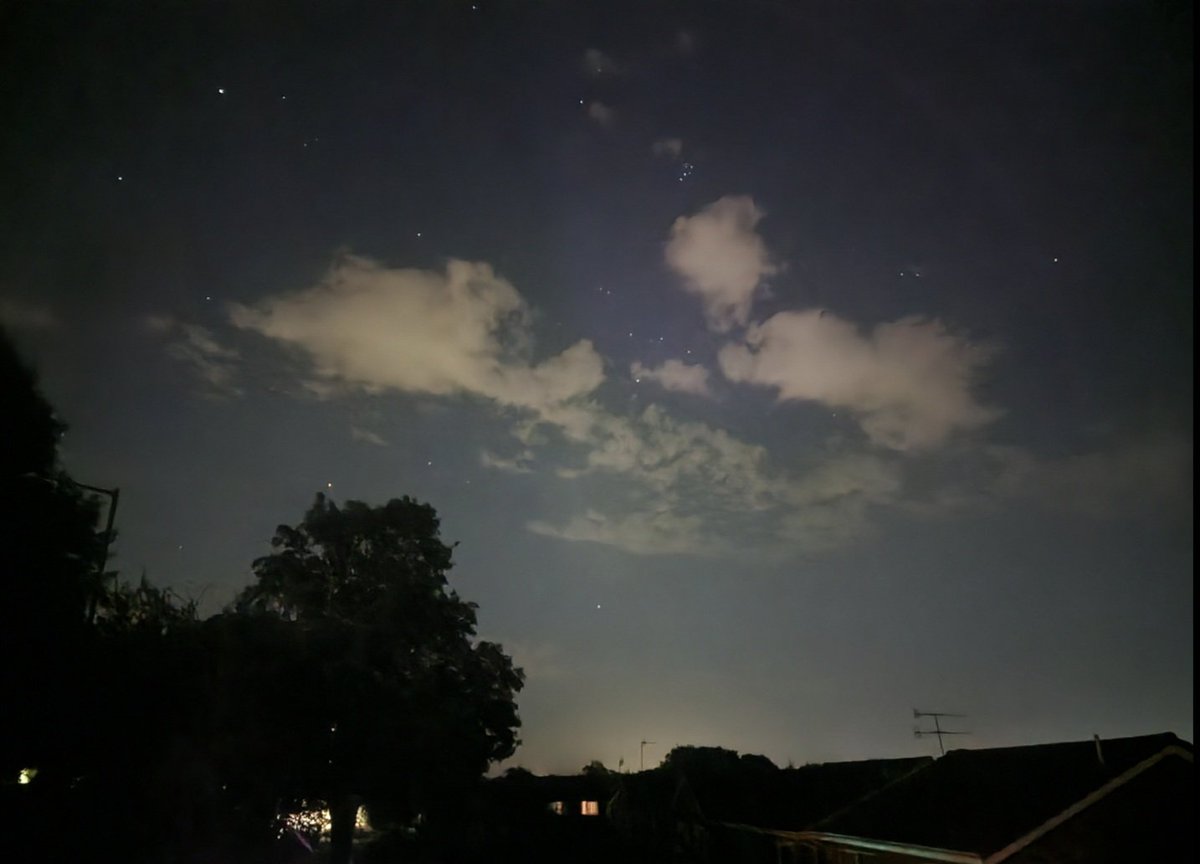 IHunt74's tweet photo. Counting The Stars....
....in the night sky here early Thursday morning, there's a light southerly breeze blowing, around 20 degrees celcius.
#sky #stars #weather #thursday https://t.co/ZDhPijkw3v