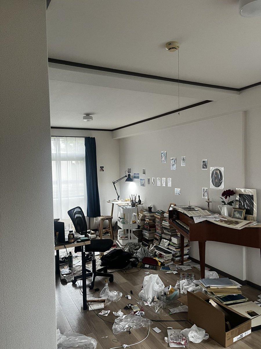 joschuakent's tweet photo. 作業部屋
本棚があれば完璧 https://t.co/M9YeVO4OwU