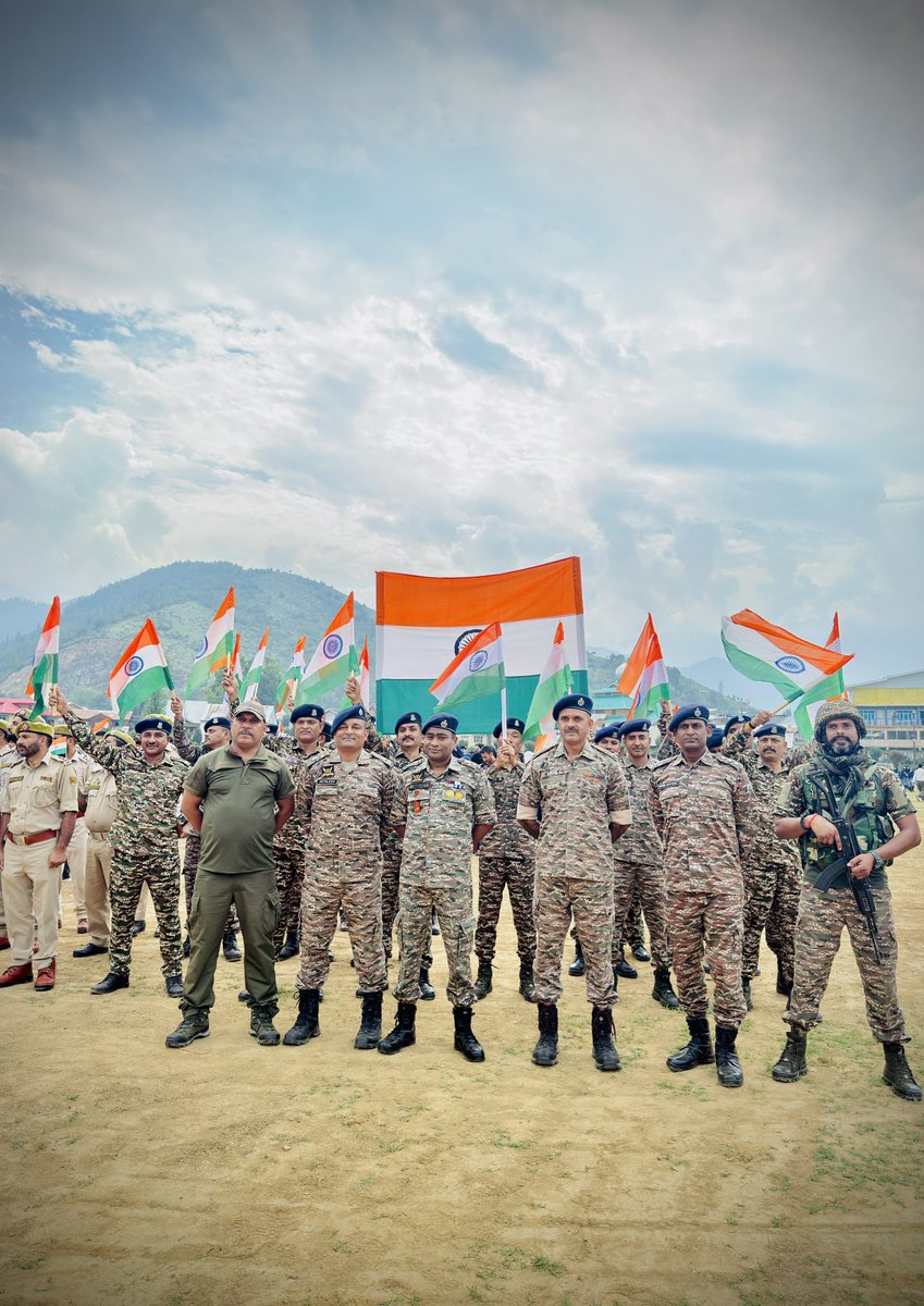crpf_3's tweet photo. at around 10 thousand students from various schools, local men, women, children, security personal and government employees participated in the rally. The whole event was conducted in a patriotic and peaceful manner. https://t.co/KSpNqMiAoN