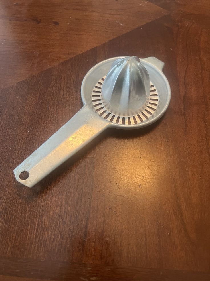 Theworld091's tweet photo. People keep guessing, but no one gets it right. Do you know what this is? https://t.co/mDYlOwKIVk