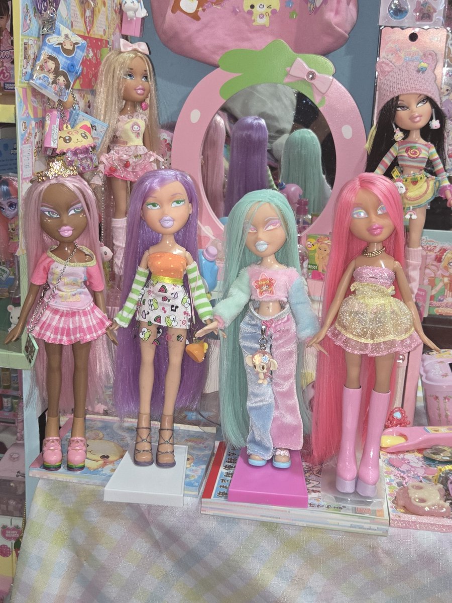majopure's tweet photo. Custom bratz + room I made over the summer🩷 https://t.co/xlGgG08rcm