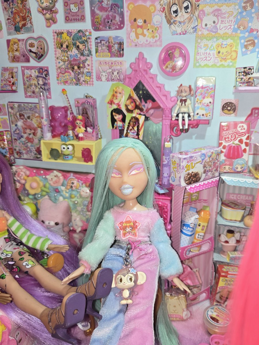 majopure's tweet photo. Custom bratz + room I made over the summer🩷 https://t.co/xlGgG08rcm