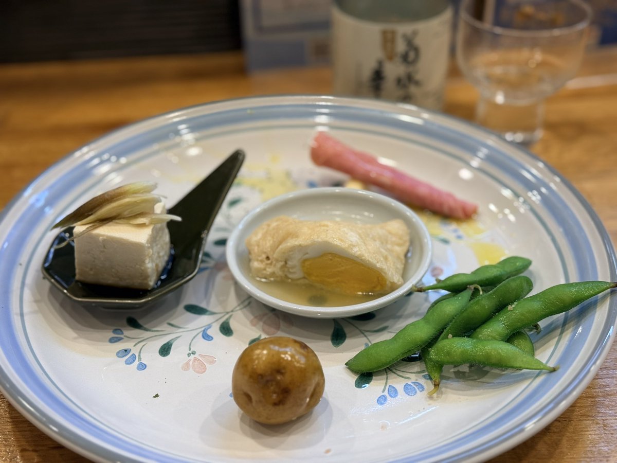 YossyChina's tweet photo. 8/10は必勝軒の休み前夜営業最終日で��た。
裏メニューの食材ロス低減のため、先着12名限定のコース制。
前菜→あげめんサラダ→皮ワンタンのトマトグラタン→鶏団子とA5和牛の炙り
〆の冷やしそばには辿り着けませんでした。。。
イケメンマスターごちそうさまでした。 https://t.co/ZpZ4AyUKy8