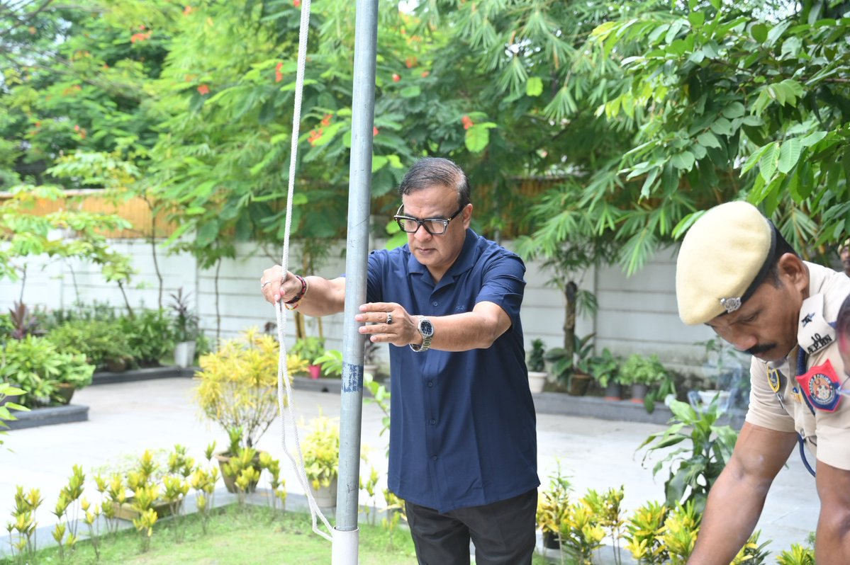 CMOfficeAssam's tweet photo. The spirit of #HarGharTiranga is resonating across the nation as India prepares to celebrate its 80th Independence Day.

HCM Dr. @himantabiswa hoisted the Tricolour at his residence, joining the nationwide celebration of our Tiranga and the spirit of patriotism. https://t.co/R0SbUXyBzd