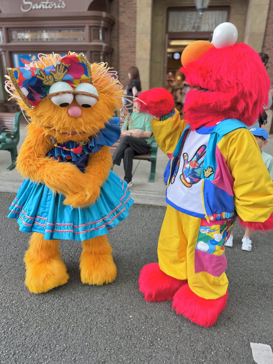 エルモが鳥さんになってゾーイ￼ちゃんつっついてた🪿🪿笑 そういえば