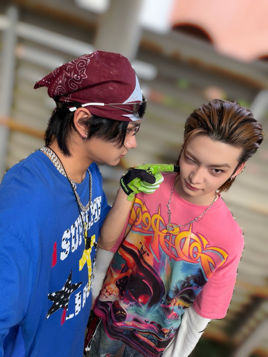 aoen_members's tweet photo. 颯太〜！
誕生日おめでとう🎂
颯太と出会って２年くらい経つけど凄く時間が早く感じるよ。
本当に颯太の成長速度にはいつも驚かされる。
でもそれだけ頑張ってるのも知ってるし一緒に上を目指せることが凄く嬉しい☺️
好きなものが似てるのもあって、こういう感じが颯太の好きな感じかなって教えることが多いんだけど、いつも本当に熱心に聞いてくれてありがとう！
これからもaoenとしてそして弟として宜しくね！
いい背中を見せれるように兄貴頑張るぜい
21歳最高の歳にしてね！
#aoen #アオエン #雅久  #GAKU
#0815_SOTA_DAY