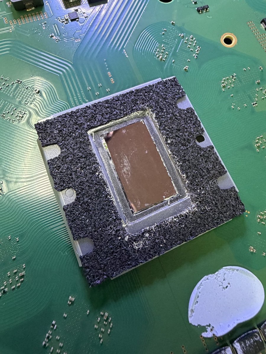 Pirat_Nation's tweet photo. An older PS5 has developed a serious overheating problem because its liquid metal cooling damaged the heatsink. 

A repair technician found that the liquid metal had dried up in one area and damaged the heatsink. 
Luckily, the PS5’s main chip was still fine. 

Sony uses liquid metal because it moves heat away from the chip very well, but after years of use the liquid metal can move or dry out, causing cooling problems.